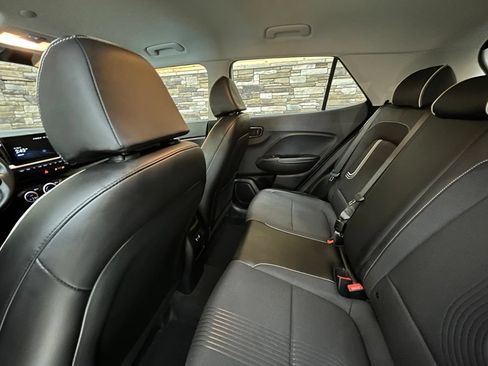 Used 2024 Hyundai Venue Limited FWD image 43