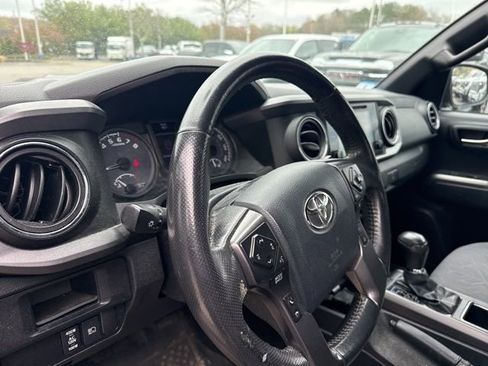 Used 2019 Toyota Tacoma TRD Sport w/ Technology Package AWD/4WD image 10