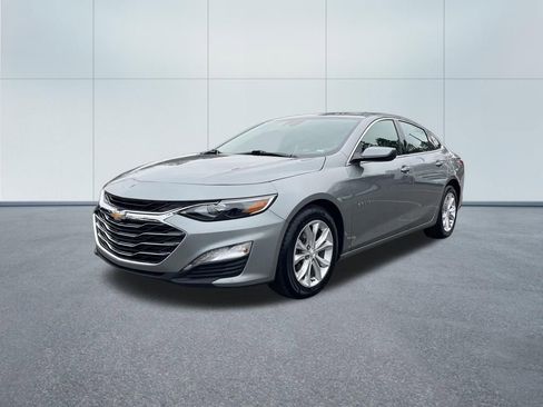 Used 2025 Chevrolet Malibu LT FWD image 2