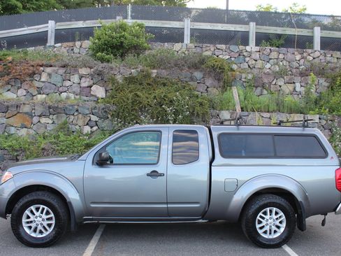 Used 2017 Nissan Frontier SV w/ SV Value Truck Package AWD/4WD image 6