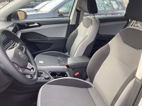 Certified 2022 Volkswagen Taos S image 7