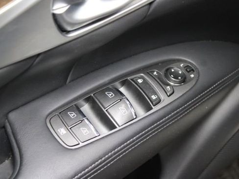 Used 2012 INFINITI M56 x w/ Deluxe Touring Pkg image 11