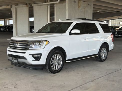 Used 2021 Ford Expedition XLT RWD image 3
