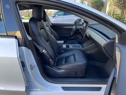 Used 2021 Tesla Model 3 Standard Range Plus image 30