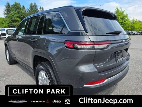 Used 2023 Jeep Grand Cherokee Laredo w/ Luxury Tech Group I AWD/4WD image 6