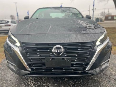 Used 2024 Nissan Altima 2.5 SV FWD image 3