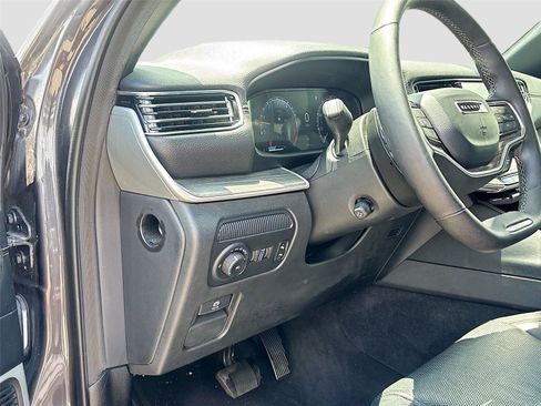 Used 2024 Jeep Wagoneer Series II w/ Flexible Seating Group RWD image 10