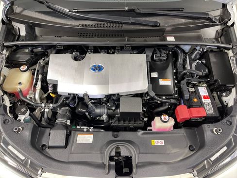 Certified 2019 Toyota Prius LE w/ Carpet Mat Package FWD image 9