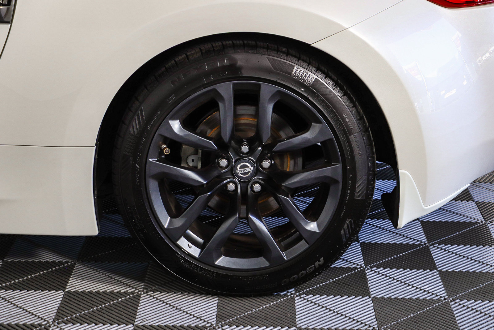 Used 2019 Nissan 370Z Coupe w/ Z34 Heritage Edition - White RWD image 12