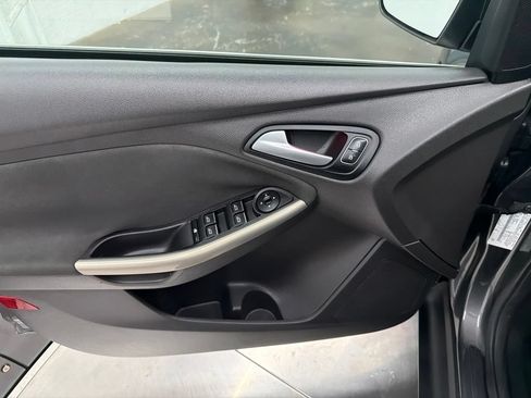 Used 2017 Ford Focus Titanium w/ Titanium Technology Package FWD image 18