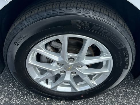 Used 2024 Chevrolet Equinox LT FWD image 8