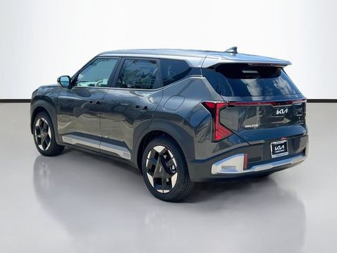 New 2027 Kia Seltos S FWD image 5