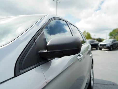 Used 2020 Ford Edge SE image 16