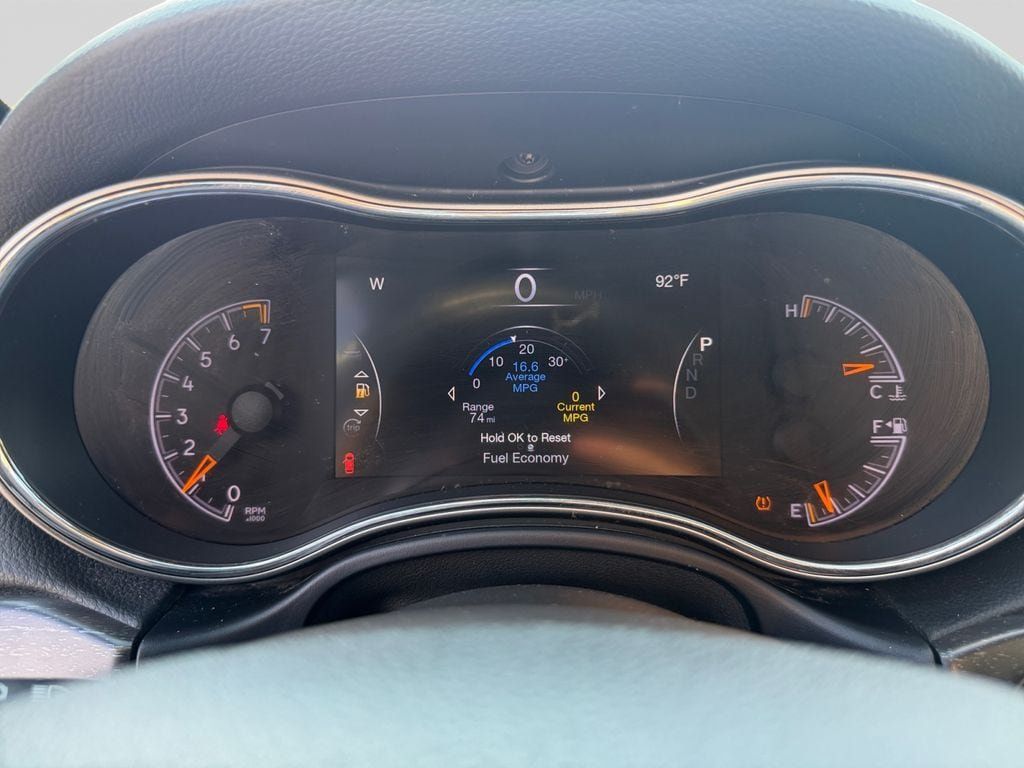 Used 2018 Jeep Grand Cherokee Laredo AWD/4WD image 19