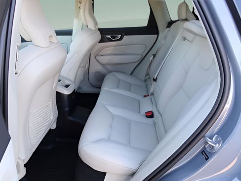 Used 2024 Volvo XC60 T8 Plus w/ Protection Package Premier AWD/4WD image 31