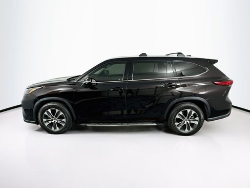 Used 2022 Toyota Highlander XLE FWD image 4