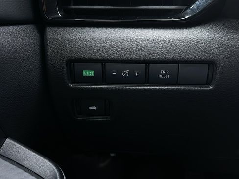Used 2024 Nissan Sentra SV FWD image 21