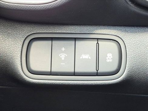Used 2021 Hyundai Venue SE FWD image 16