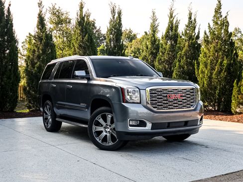 Used 2019 GMC Yukon Denali w/ Open Road Package AWD/4WD image 2