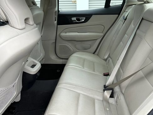 Used 2021 Volvo S60 T5 Momentum AWD/4WD image 11