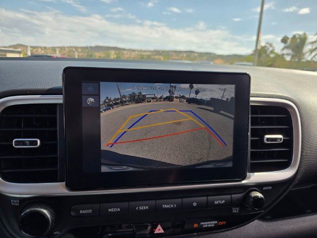 Used 2023 Hyundai Venue SE FWD image 9