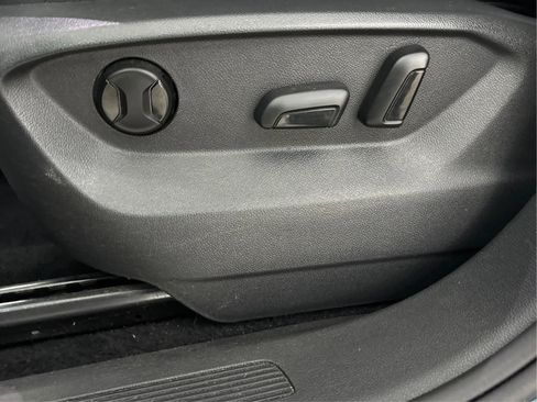 Used 2020 Volkswagen Tiguan SEL image 25