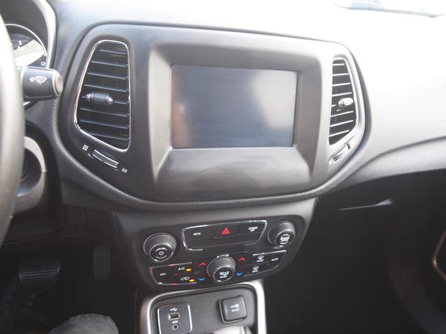 Used 2018 Jeep Compass Latitude w/ Popular Equipment Group FWD image 10