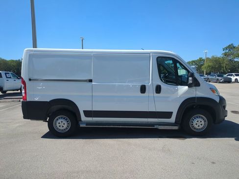 Used 2025 RAM ProMaster 2500 w/ U-Haul Equipment Group FWD image 5