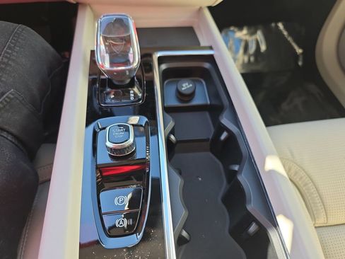 New 2026 Volvo XC60 T8 Ultra w/ Protection Package Premier image 34