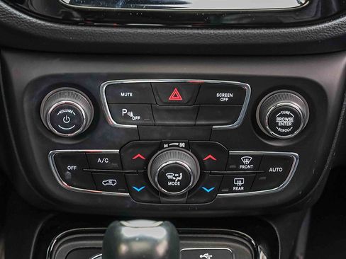 Used 2018 Jeep Compass Limited w/ Navigation Group AWD/4WD image 12