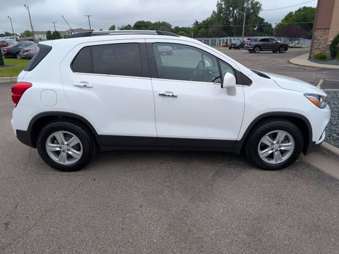 Used 2017 Chevrolet Trax LT w/ LT Convenience Package FWD image 10
