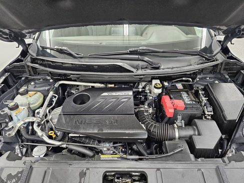 Used 2022 Nissan Rogue S image 9