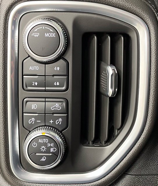 Used 2022 GMC Sierra 3500 Denali w/ Denali Ultimate Package AWD/4WD image 32