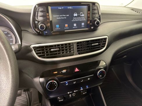 Used 2020 Hyundai Tucson SE w/ Winter Weather Package AWD/4WD image 14