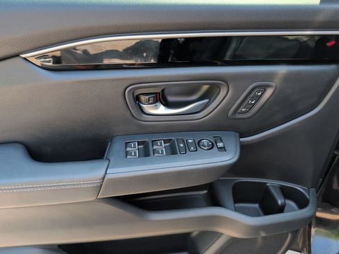 Used 2025 Honda Pilot Touring image 14