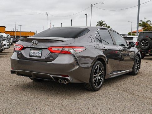 Used 2018 Toyota Camry SE FWD image 4