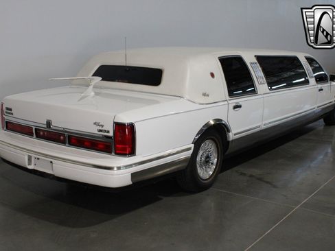 Used 1996 Lincoln Town Car Executive image 15