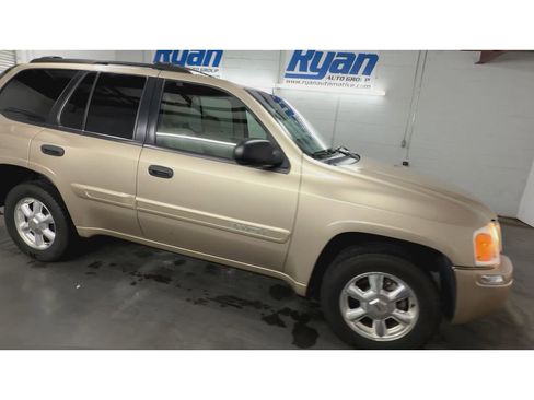 Used 2005 GMC Envoy SLE w/ Sle Preferred Equipment Group image 2