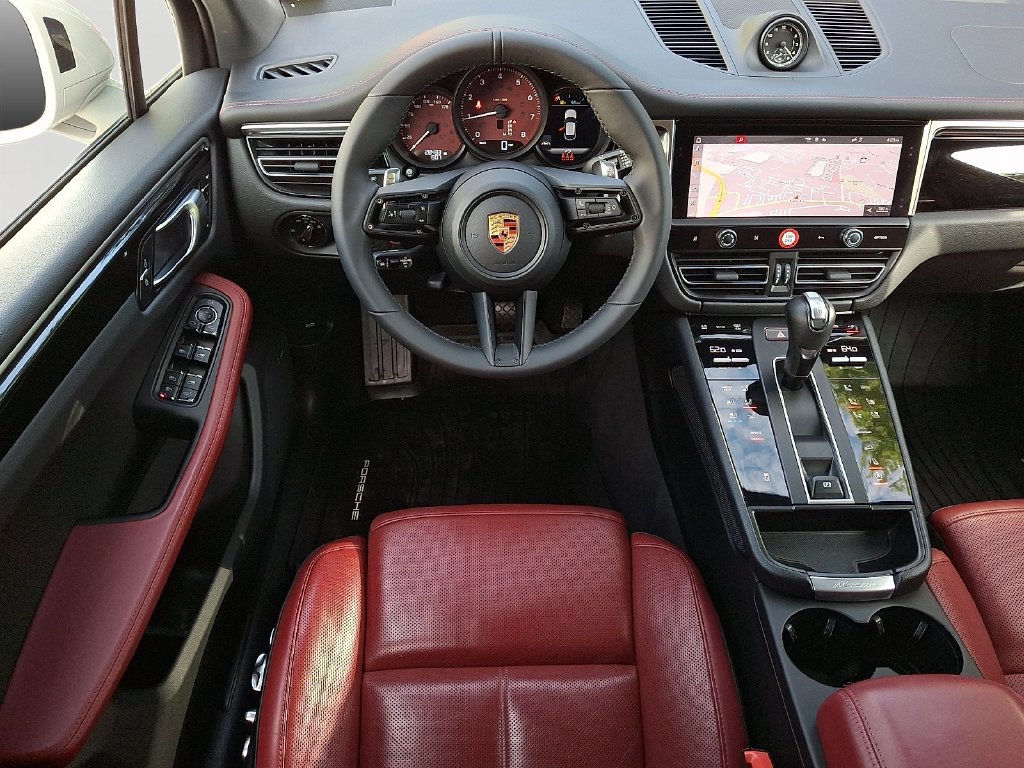 Used 2024 Porsche Macan AWD/4WD image 12