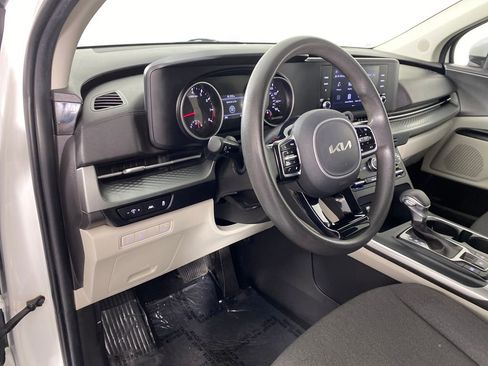 Certified 2022 Kia Carnival LX image 9