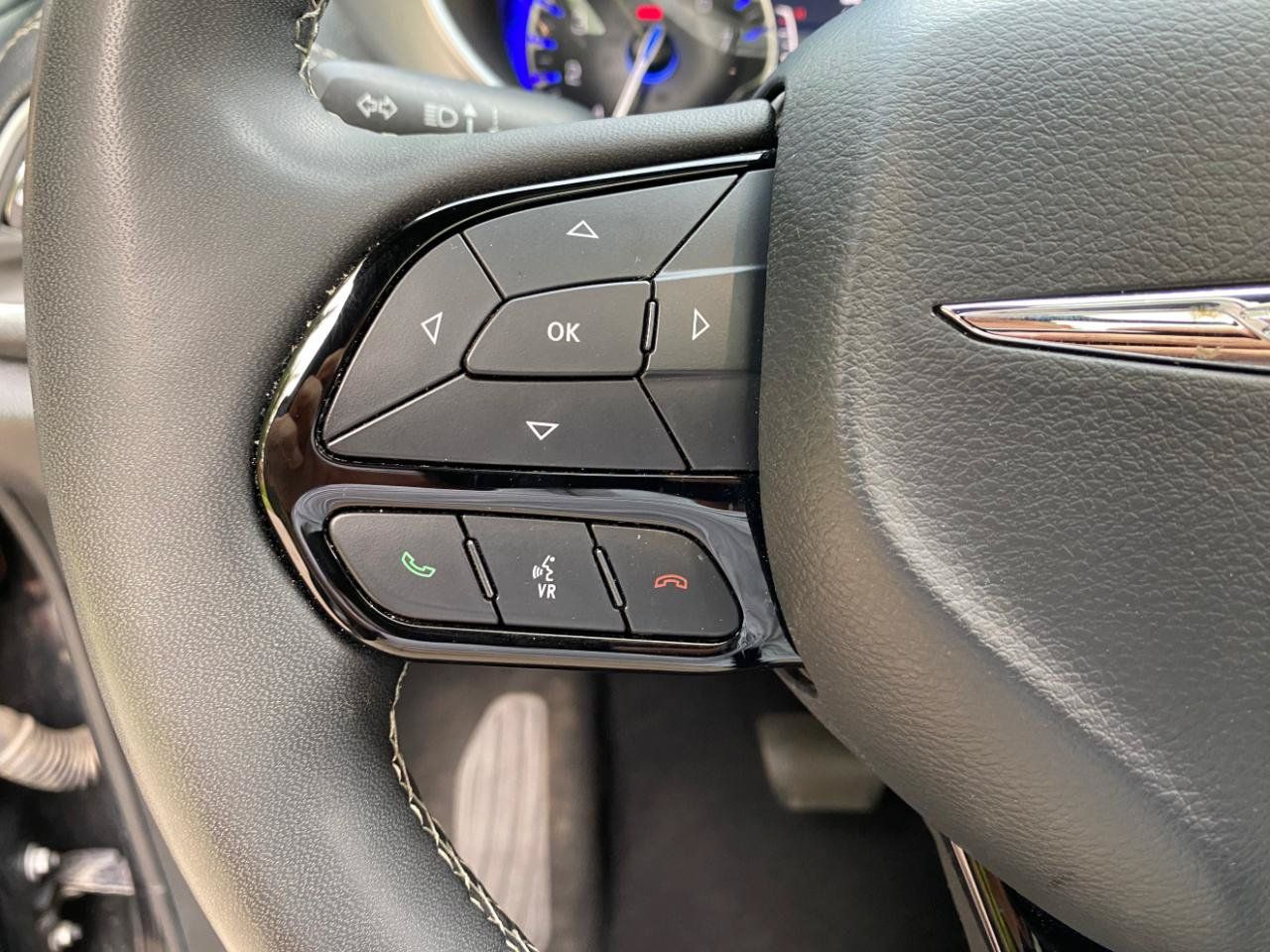 Used 2025 Chrysler Pacifica Limited FWD image 61
