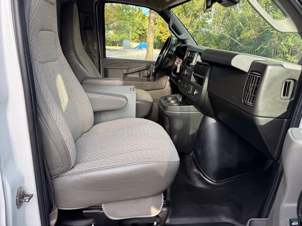 Used 2021 Chevrolet Express 2500 w/ Driver Convenience Package RWD image 9
