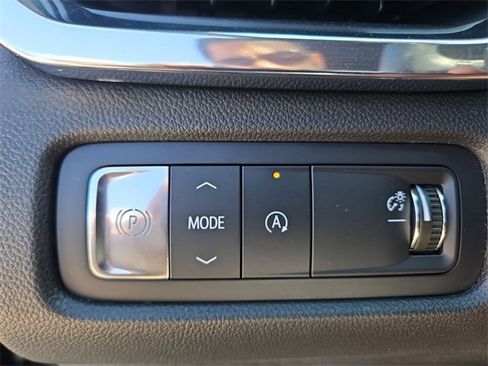 Used 2025 GMC Acadia Elevation image 17