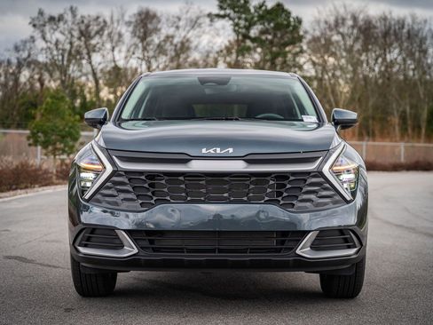 Used 2025 Kia Sportage LX image 2