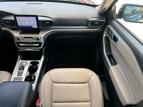 Used 2024 Ford Explorer XLT w/ Equipment Group 202A RWD image 5