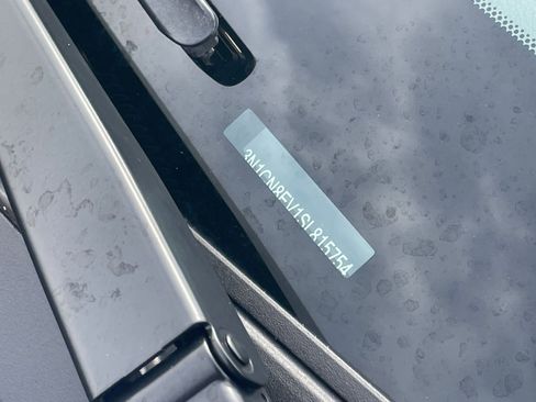 Used 2025 Nissan Versa SV image 29