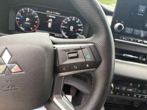 Used 2023 Mitsubishi Outlander SEL AWD/4WD image 23