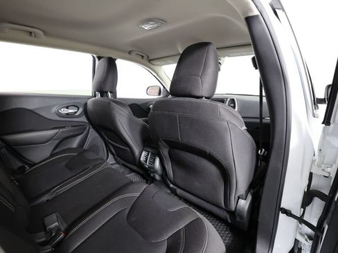 Used 2015 Jeep Cherokee Latitude w/ Cold Weather Group AWD/4WD image 19