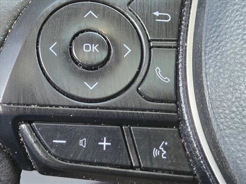 Used 2021 Toyota RAV4 XLE Premium image 12