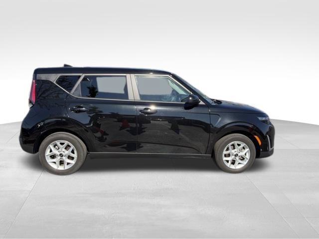 Certified 2025 Kia Soul LX w/ LX Technology Package FWD image 7